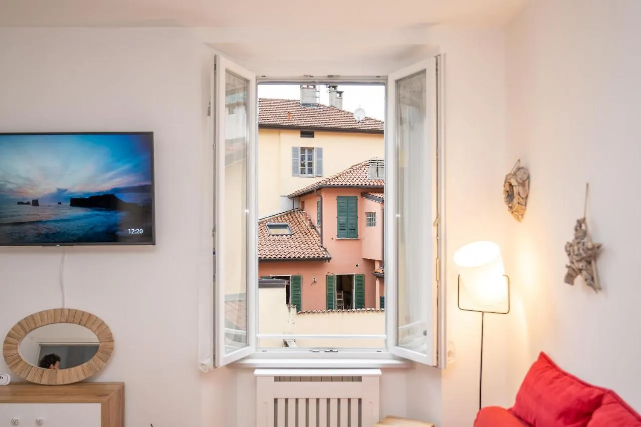 Portatorre Suite, A Charming Apartment In The Heart Of Como, Free Private Parking, Air Conditioning & More!  Como