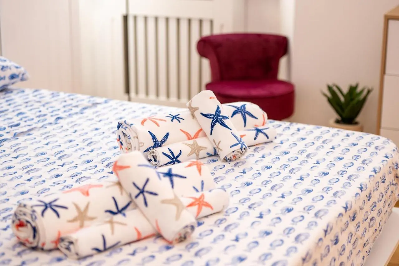 Portatorre Suite, A Charming Apartment In The Heart Of Como, Free Private Parking, Air Conditioning & More!
