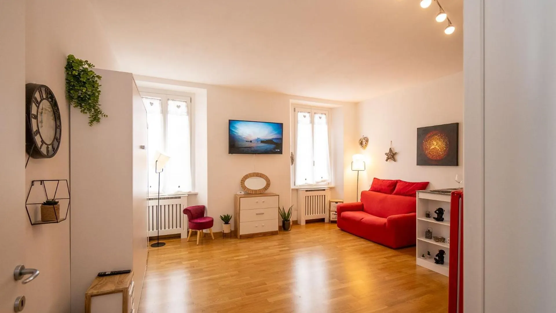 Portatorre Suite, A Charming Apartment In The Heart Of Como, Free Private Parking, Air Conditioning & More! Como