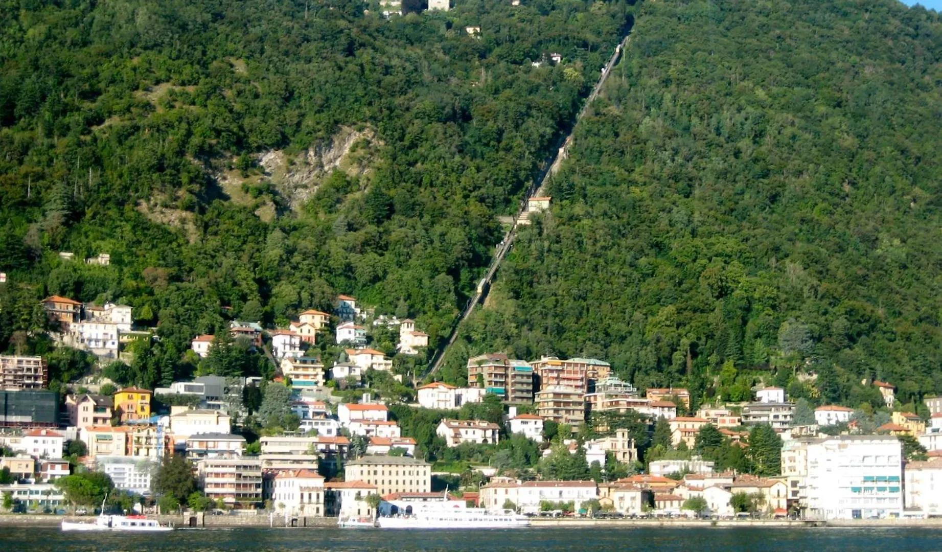 Portatorre Suite, A Charming Apartment In The Heart Of Como, Free Private Parking, Air Conditioning & More!