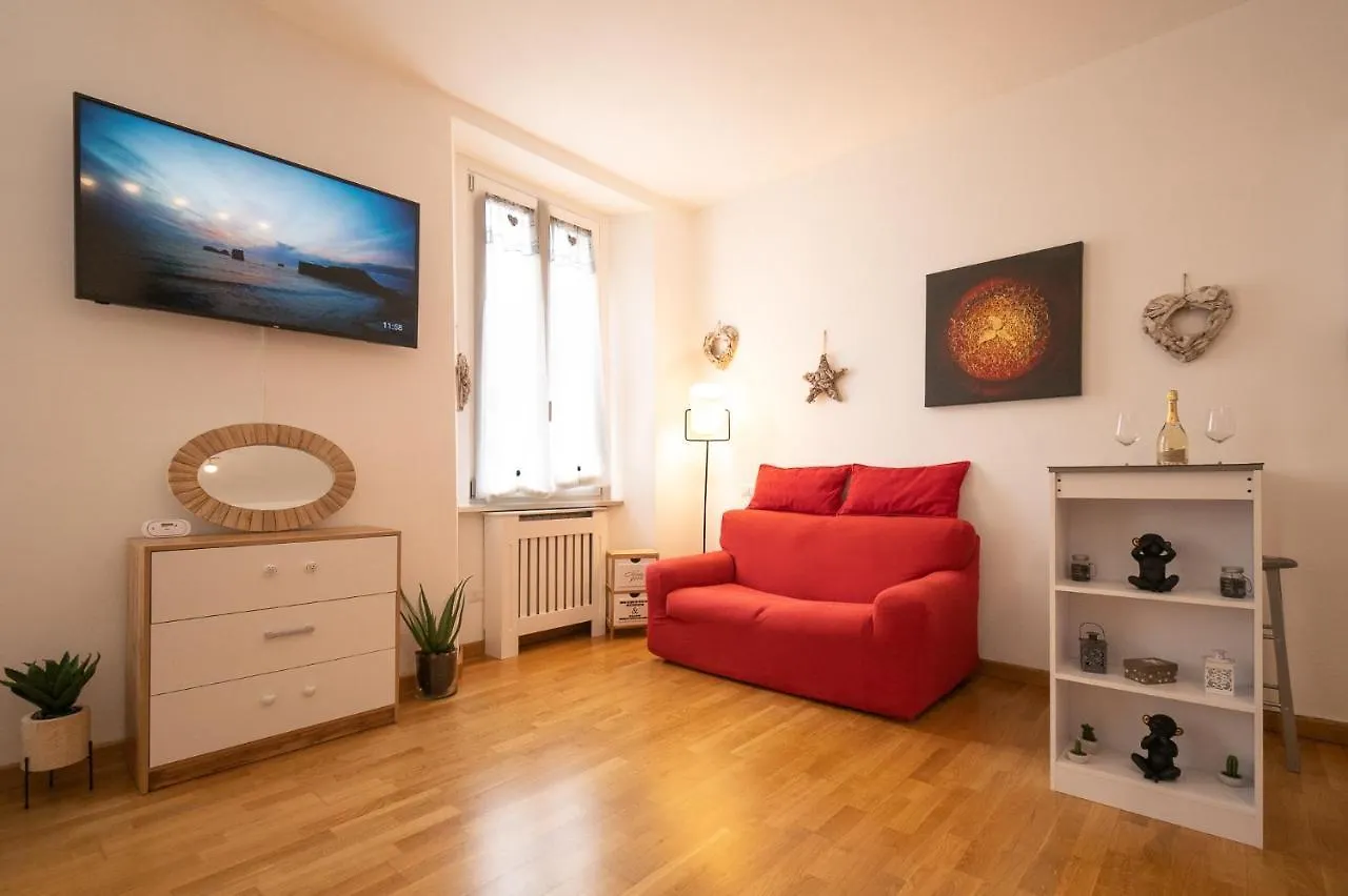 Portatorre Suite, A Charming Apartment In The Heart Of Como, Free Private Parking, Air Conditioning & More! Italie