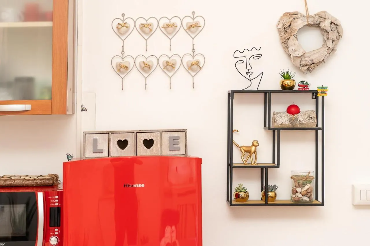 Portatorre Suite, A Charming Apartment In The Heart Of Como, Free Private Parking, Air Conditioning & More! Italie