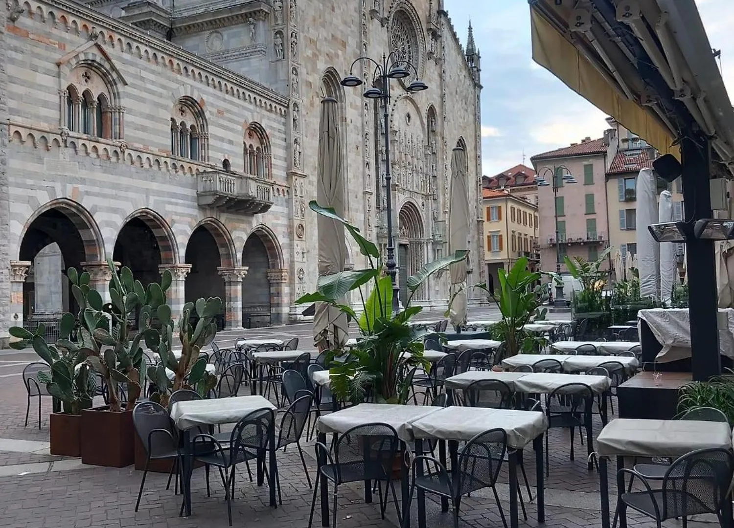 Portatorre Suite, A Charming Apartment In The Heart Of Como, Free Private Parking, Air Conditioning & More!