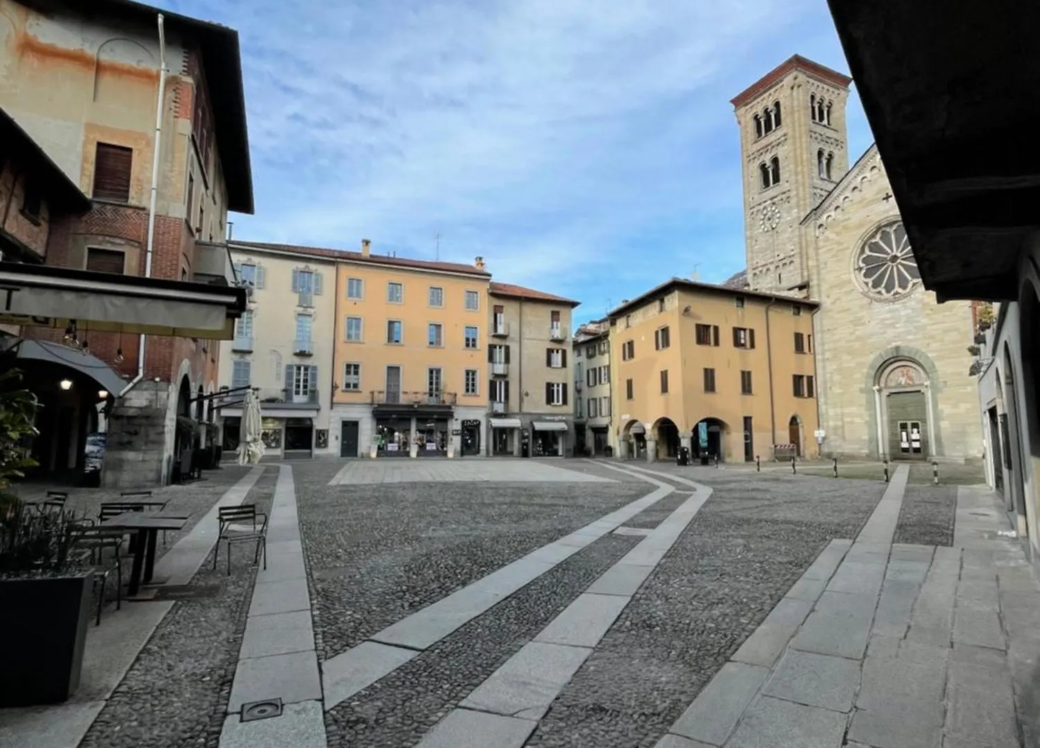 Portatorre Suite, A Charming Apartment In The Heart Of Como, Free Private Parking, Air Conditioning & More!