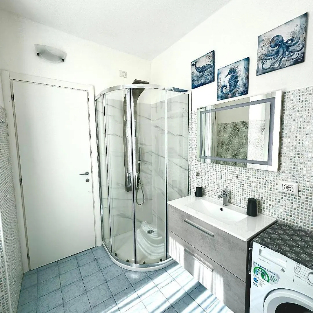Portatorre Suite, A Charming Apartment In The Heart Of Como, Free Private Parking, Air Conditioning & More! 0*,  Italie